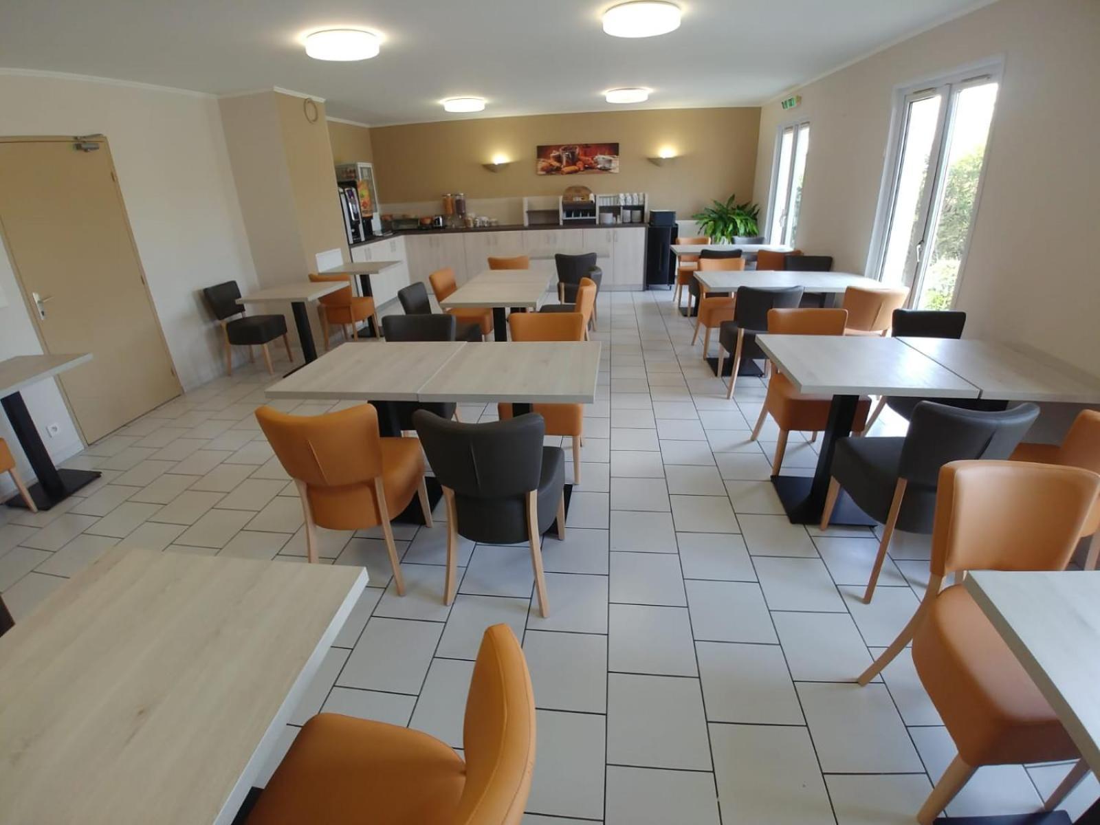 Hotel Altina Pacy-sur-Eure Екстериор снимка