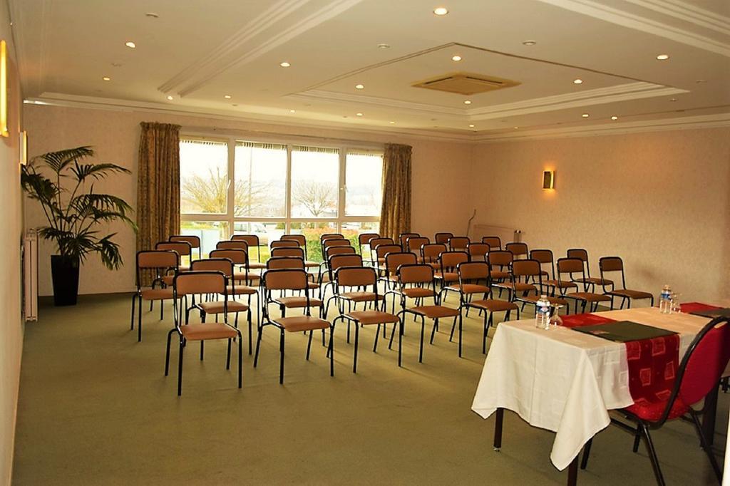 Hotel Altina Pacy-sur-Eure Екстериор снимка