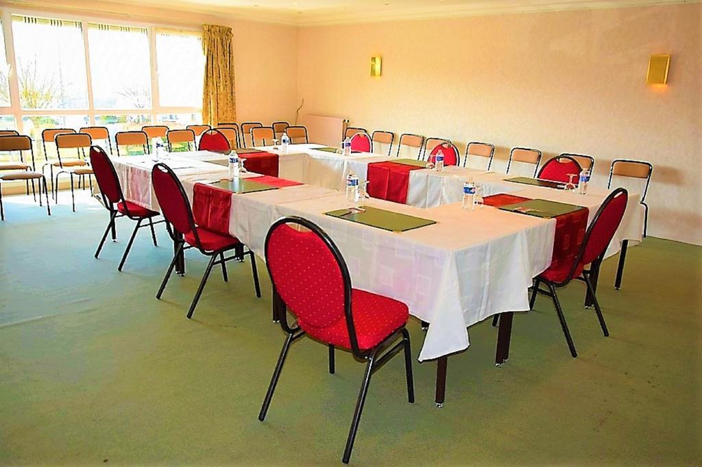 Hotel Altina Pacy-sur-Eure Екстериор снимка