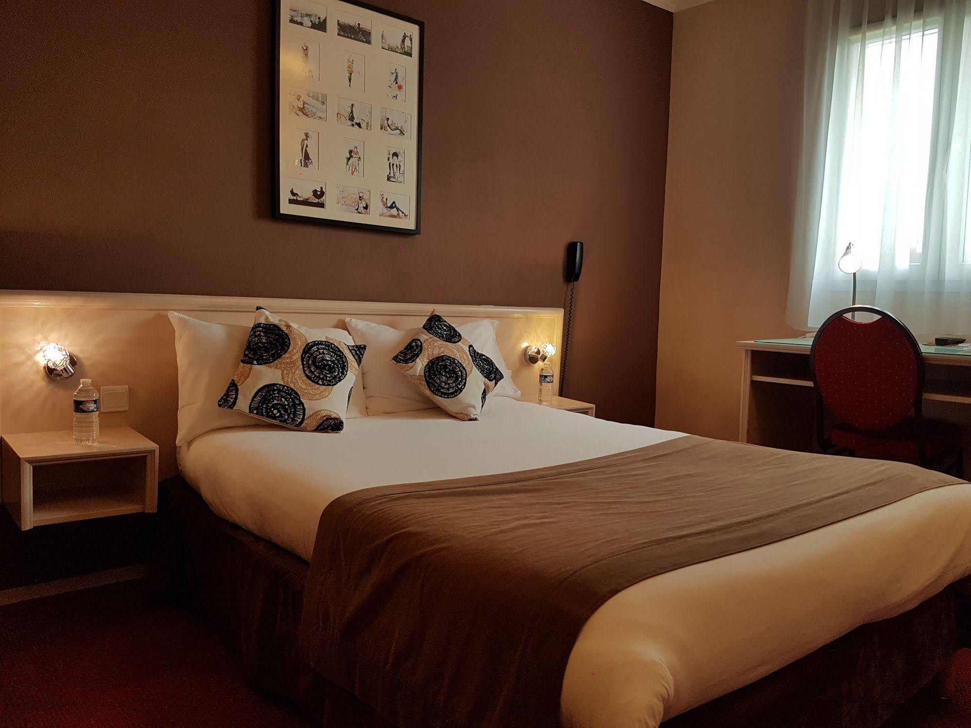 Hotel Altina Pacy-sur-Eure Екстериор снимка