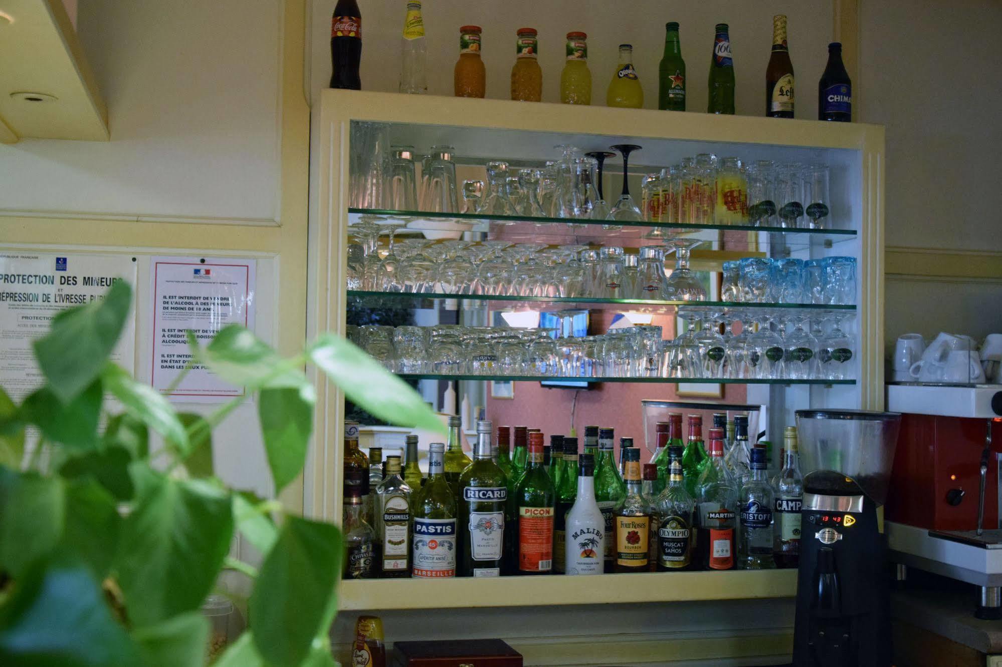 Hotel Altina Pacy-sur-Eure Екстериор снимка