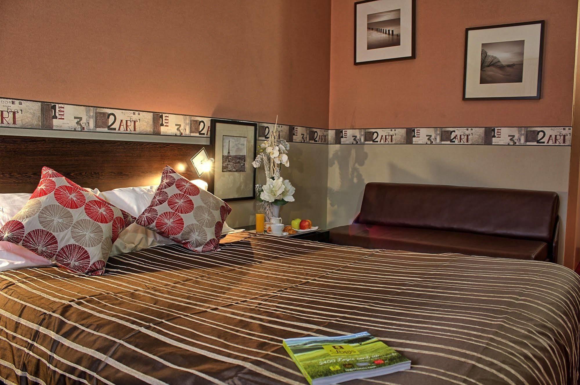 Hotel Altina Pacy-sur-Eure Екстериор снимка