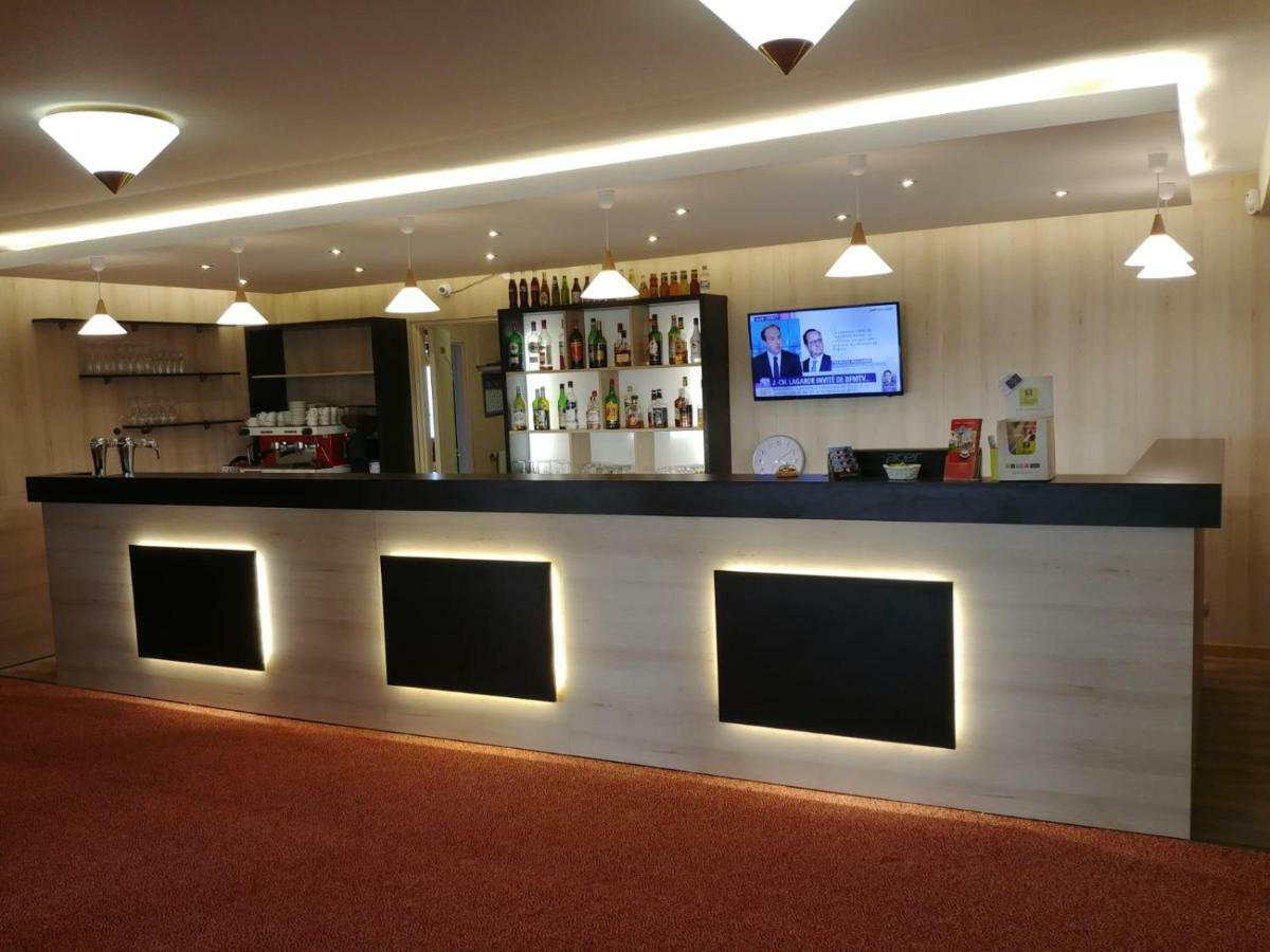 Hotel Altina Pacy-sur-Eure Екстериор снимка