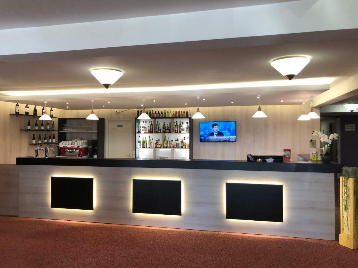 Hotel Altina Pacy-sur-Eure Екстериор снимка