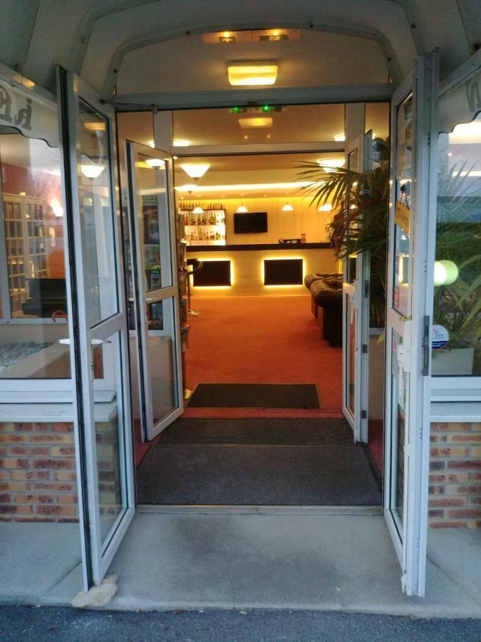 Hotel Altina Pacy-sur-Eure Екстериор снимка