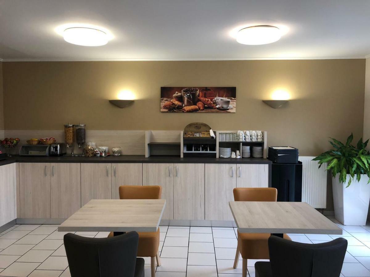 Hotel Altina Pacy-sur-Eure Екстериор снимка