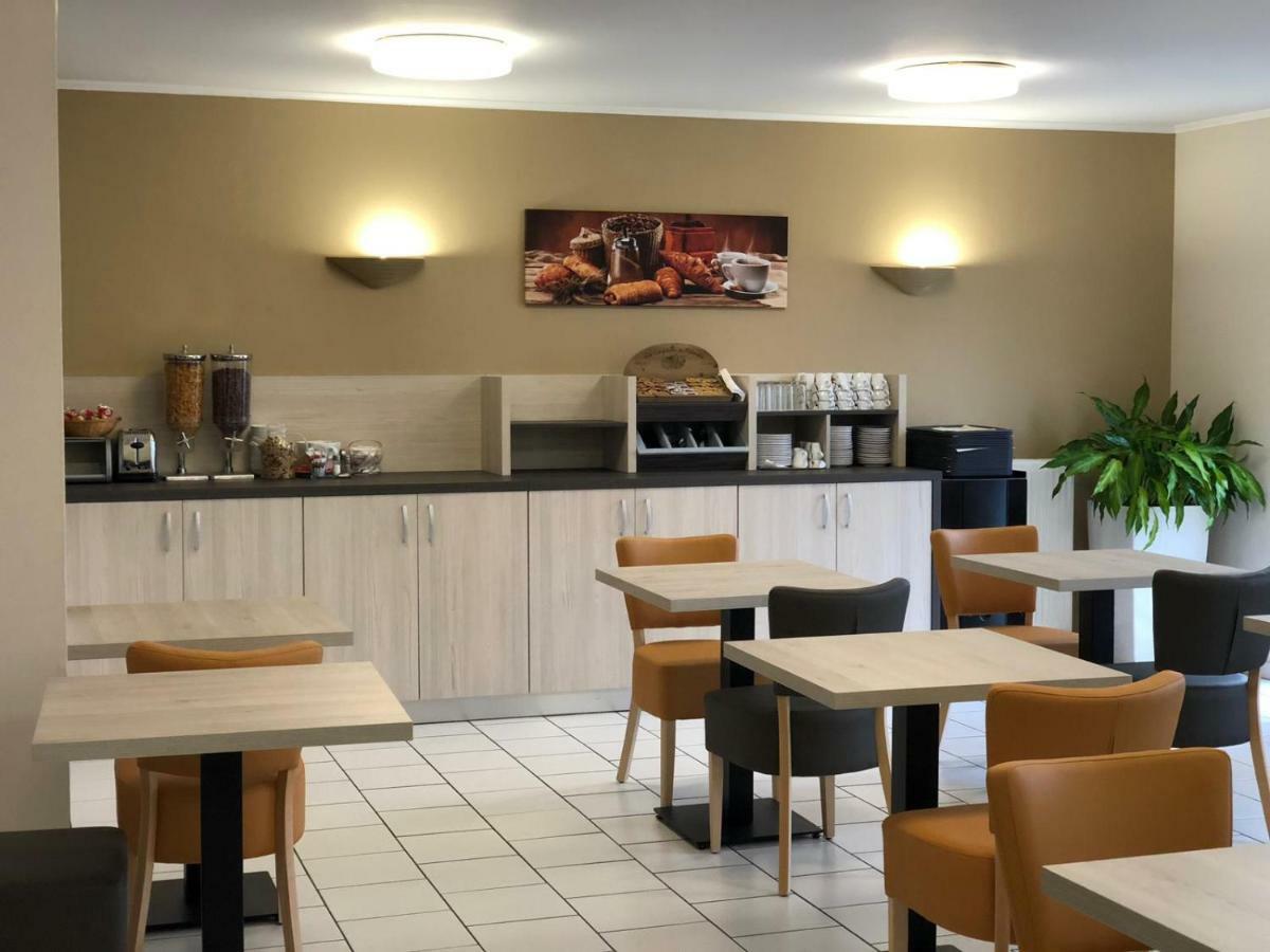 Hotel Altina Pacy-sur-Eure Екстериор снимка